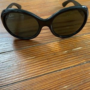 Ray-Ban oversized Cats Eye. Excellent condition! Gorgeous glasses.